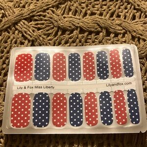 Lily & Fox 🦊 nail wraps.